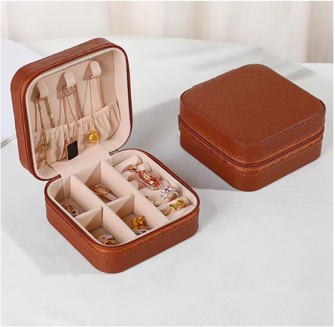 Travel Jewelry Case, Mini Portable Jewelry Travel Boxes, Jewelry Organizer for Rings, Earrings, Pendants, Necklaces, Lipsticks, Etc. (Pink)