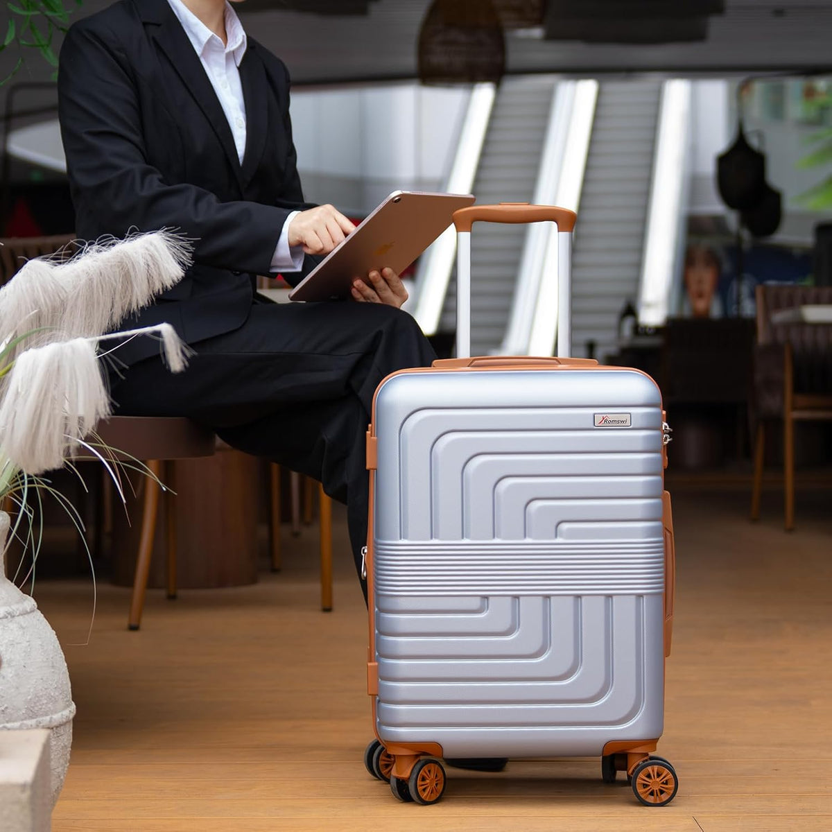 Expandable 21" Carry On Luggage,Hardshell Suitcase with Double Spinner Wheels for 20% More Space, Airline Approved Lightweight Hardside Luggage, Scratch-Resistant & YKK Zipper, White