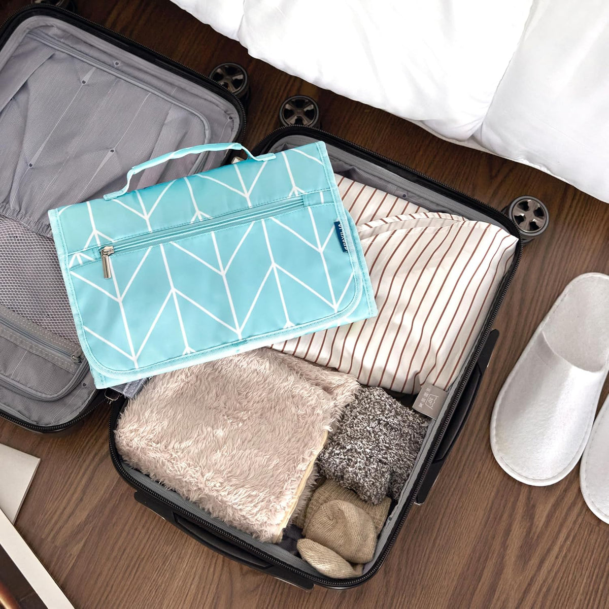 Hanging Toiletry Bag for Women Men, Large Foldable Toiletries Organizer with Hook, Water-Resistant Makeup Cosmetic Rollup Case, Clear Pockets for Bathroom, Gym, Cruise (Teal Chevron)