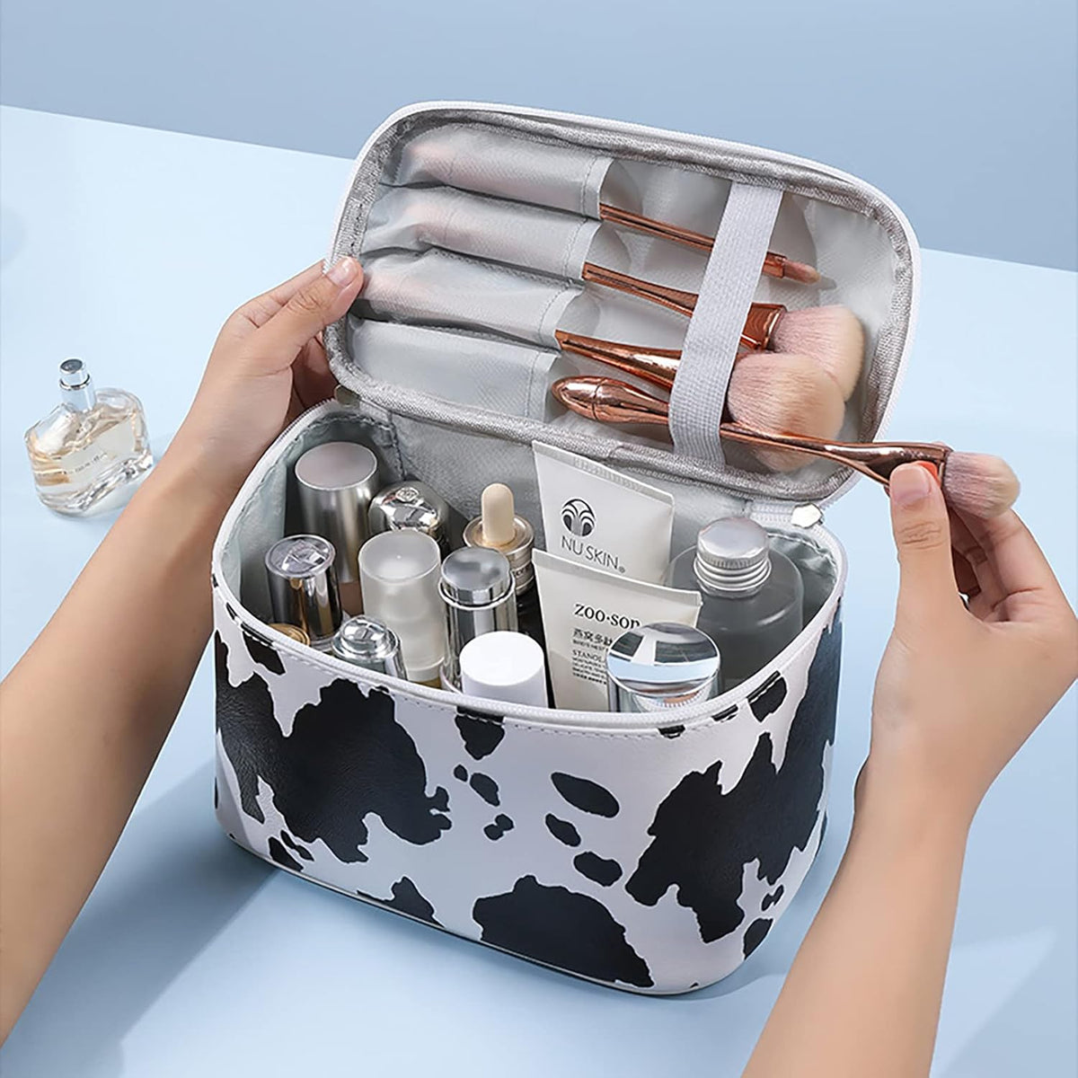Makeup Bag Organizer Travel Toiletry Bag for Women, Water-resistant Cosmetic Bag for Girls, Travel Make Up Bag for Accessories Cosmetics Toiletries (Blue-Pink Gradient)