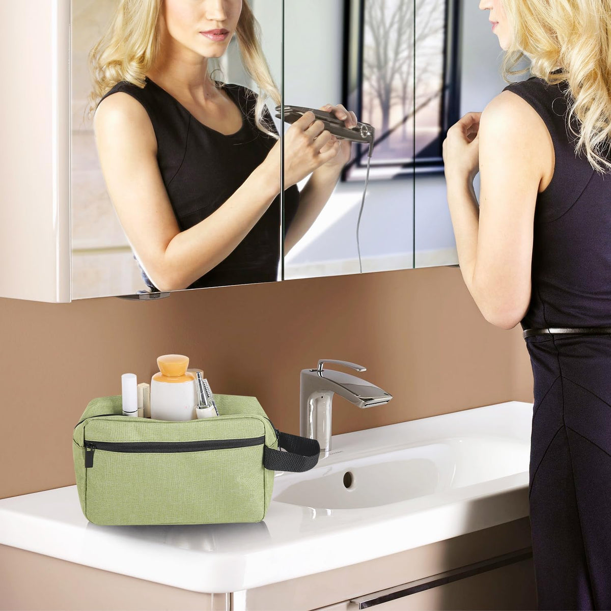 Travel Toiletry bag Toiletry bag for women men Hanging Cosmetic bag Travel accessories for Women Men (Black)