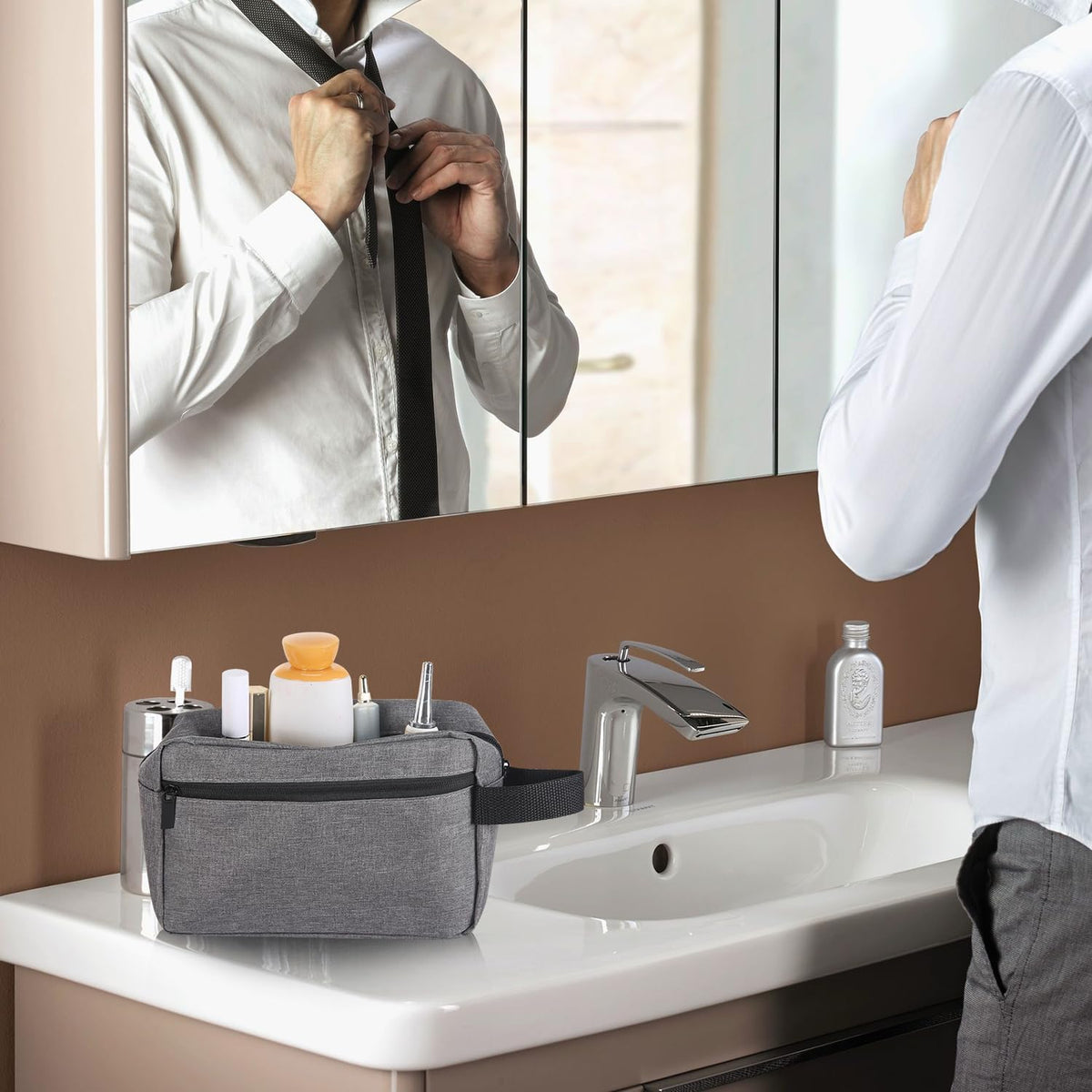 Travel Toiletry bag Toiletry bag for women men Hanging Cosmetic bag Travel accessories for Women Men (Black)