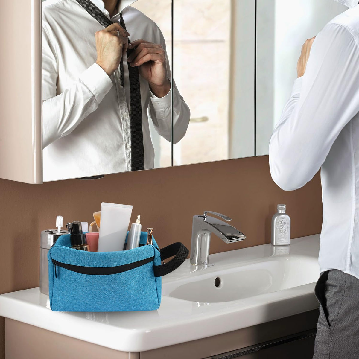Travel Toiletry bag Toiletry bag for women men Hanging Cosmetic bag Travel accessories for Women Men (Black)