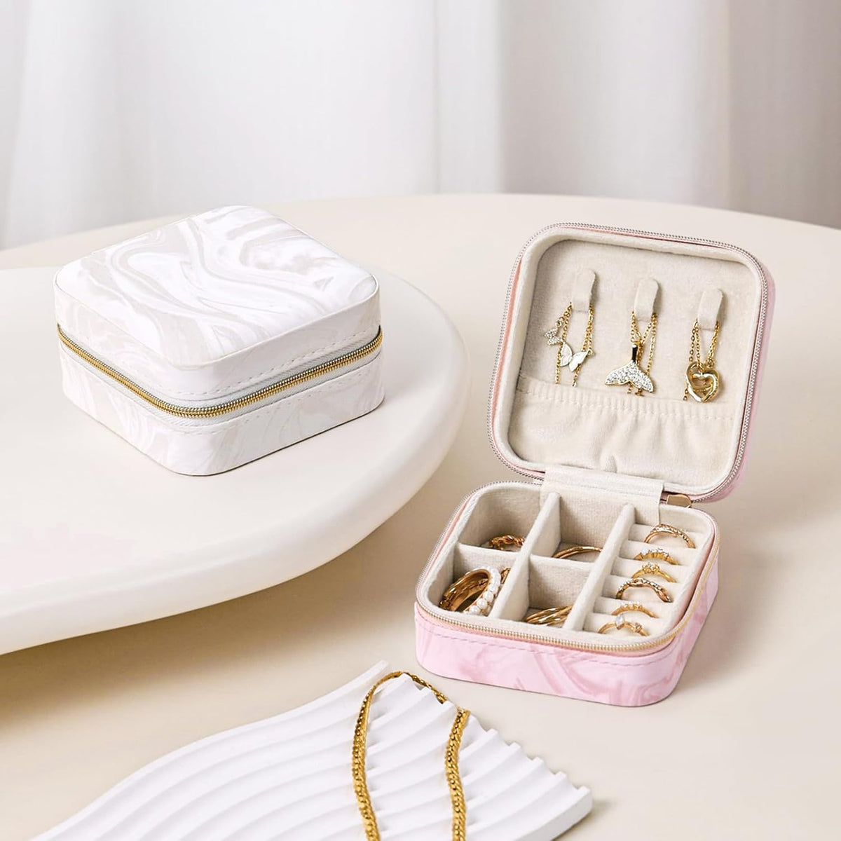 Travel Jewelry Case, Small Jewelry Box Portable Jewelry Travel Organizer Display Storage Case for Rings Earring Necklace Bracelet, Gift for Women Girls, Green