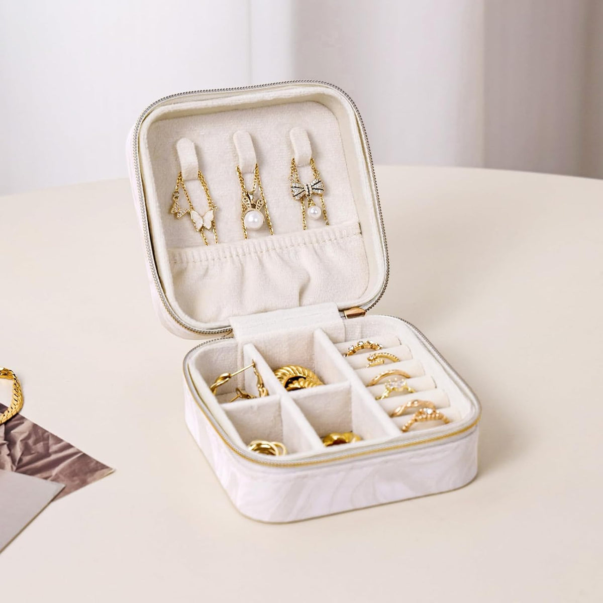 Travel Jewelry Case, Small Jewelry Box Portable Jewelry Travel Organizer Display Storage Case for Rings Earring Necklace Bracelet, Gift for Women Girls, Green