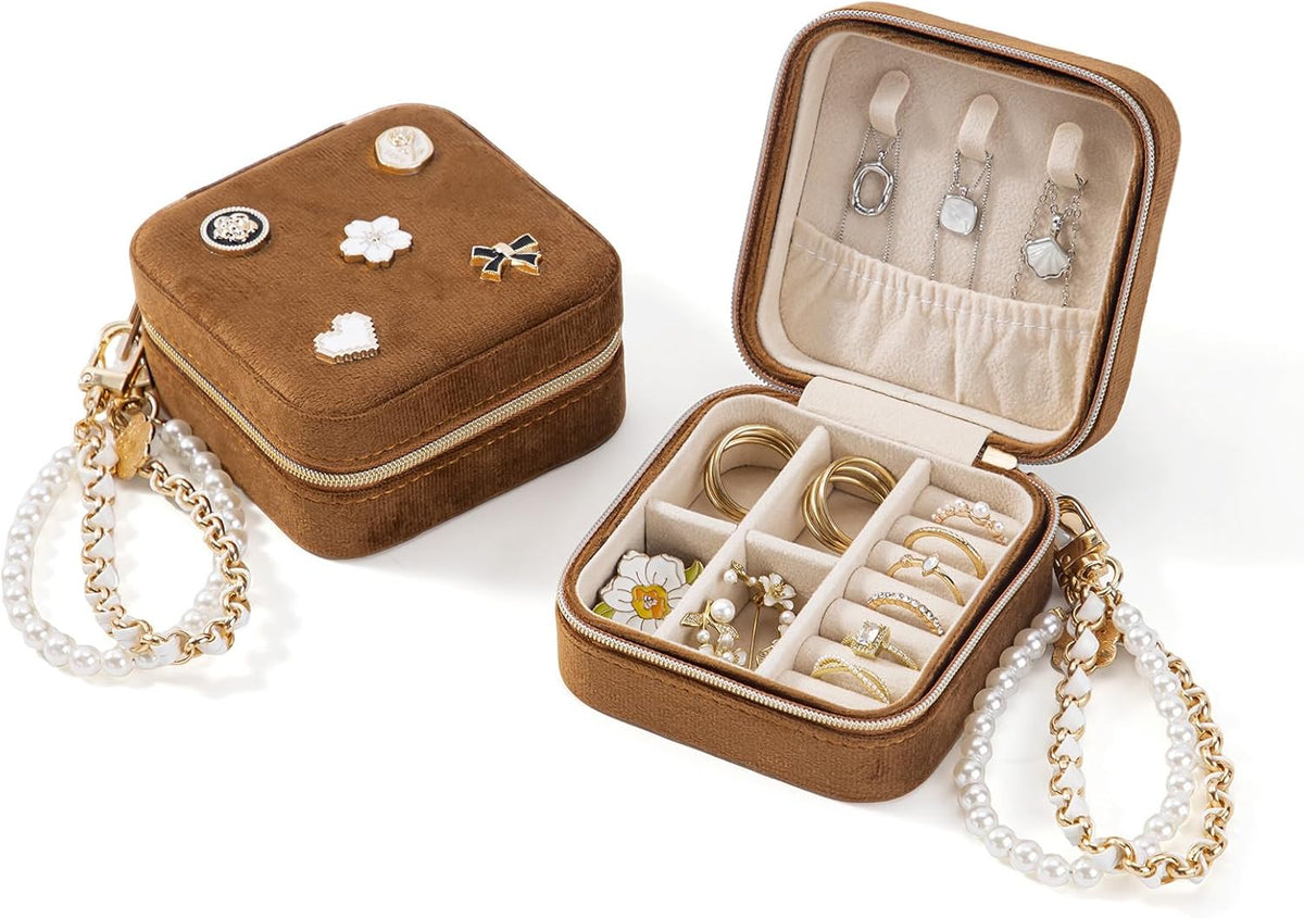 Travel Jewelry Case, Small Jewelry Box Portable Jewelry Travel Organizer Display Storage Case for Rings Earring Necklace Bracelet, Gift for Women Girls, Green