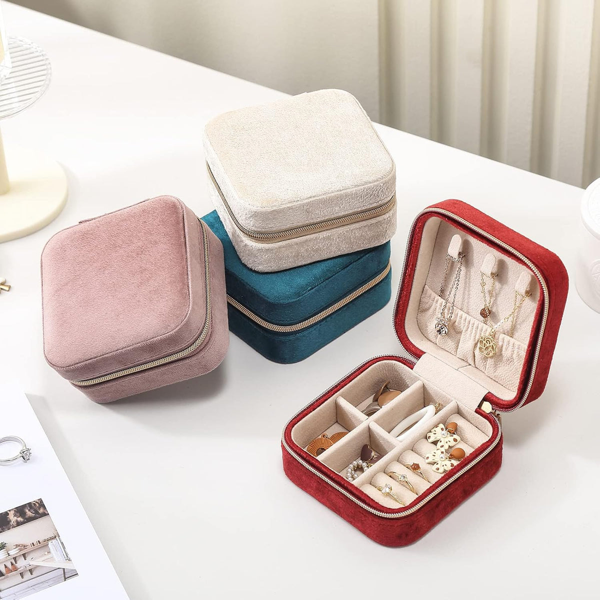Travel Jewelry Case, Small Jewelry Box Portable Jewelry Travel Organizer Display Storage Case for Rings Earring Necklace Bracelet, Gift for Women Girls, Green
