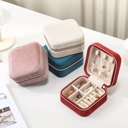 Travel Jewelry Case, Small Jewelry Box Portable Jewelry Travel Organizer Display Storage Case for Rings Earring Necklace Bracelet, Gift for Women Girls, Green