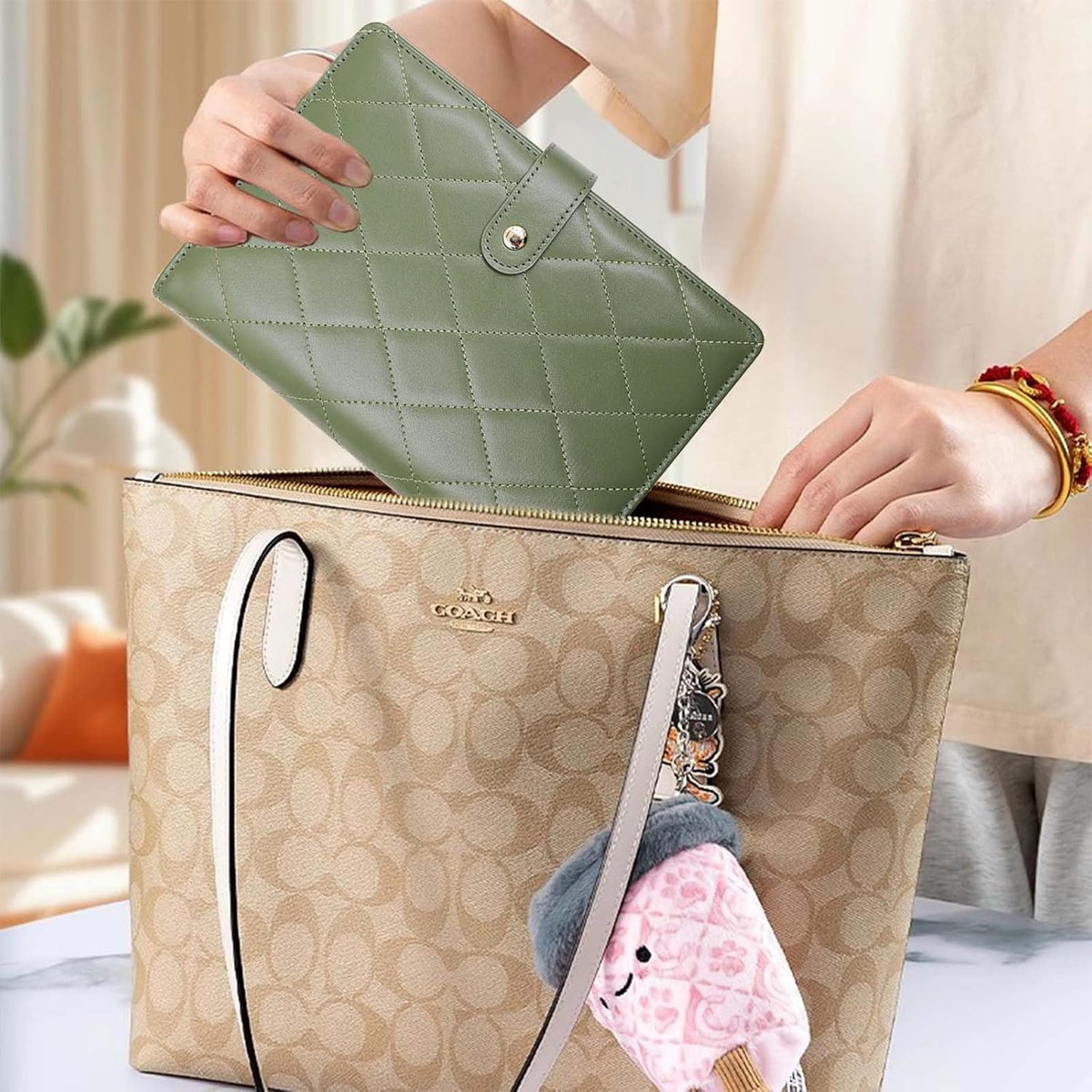 Travel Jewelry Organizer Case ， Portable Jewelry Organizers Storage Book, Compact Jewelry Roll for Earrings, Rings, Necklaces - Perfect Jewelry Travel Bag for Women