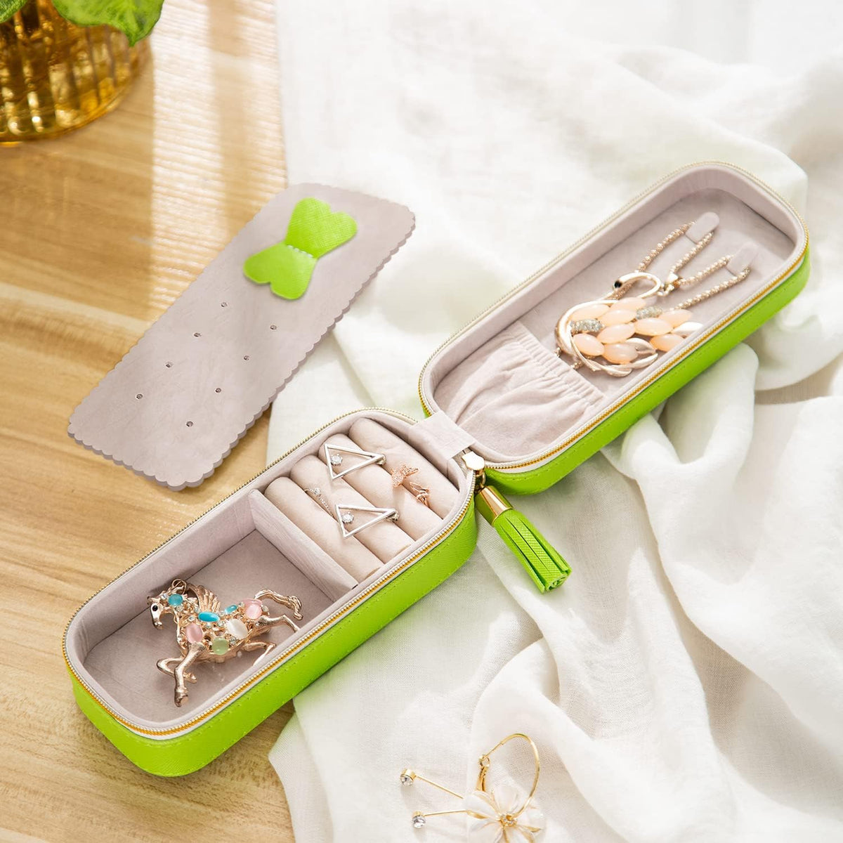 Small Travel Jewelry Organizers Box for Women with PU Leather Portable | Mini Jewelry Case with Compartments for Necklace Rings Earrings,Luxury Giftable Boxes Gifts