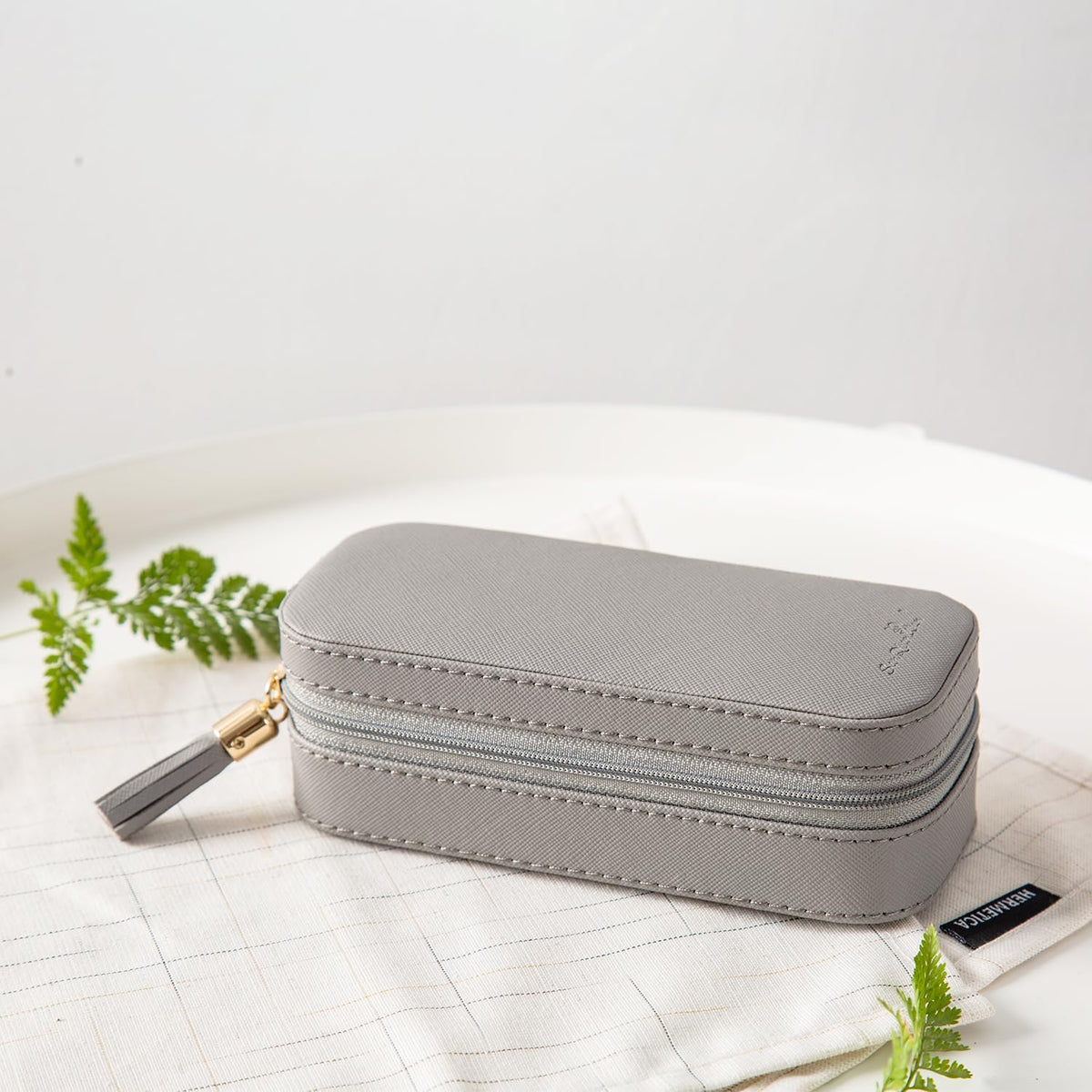 Small Travel Jewelry Organizers Box for Women with PU Leather Portable | Mini Jewelry Case with Compartments for Necklace Rings Earrings,Luxury Giftable Boxes Gifts