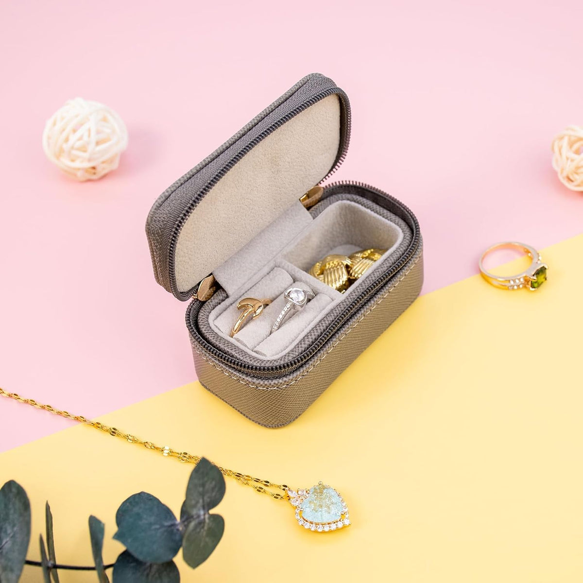 Small Travel Jewelry Organizers Box for Women with PU Leather Portable | Mini Jewelry Case with Compartments for Necklace Rings Earrings,Luxury Giftable Boxes Gifts