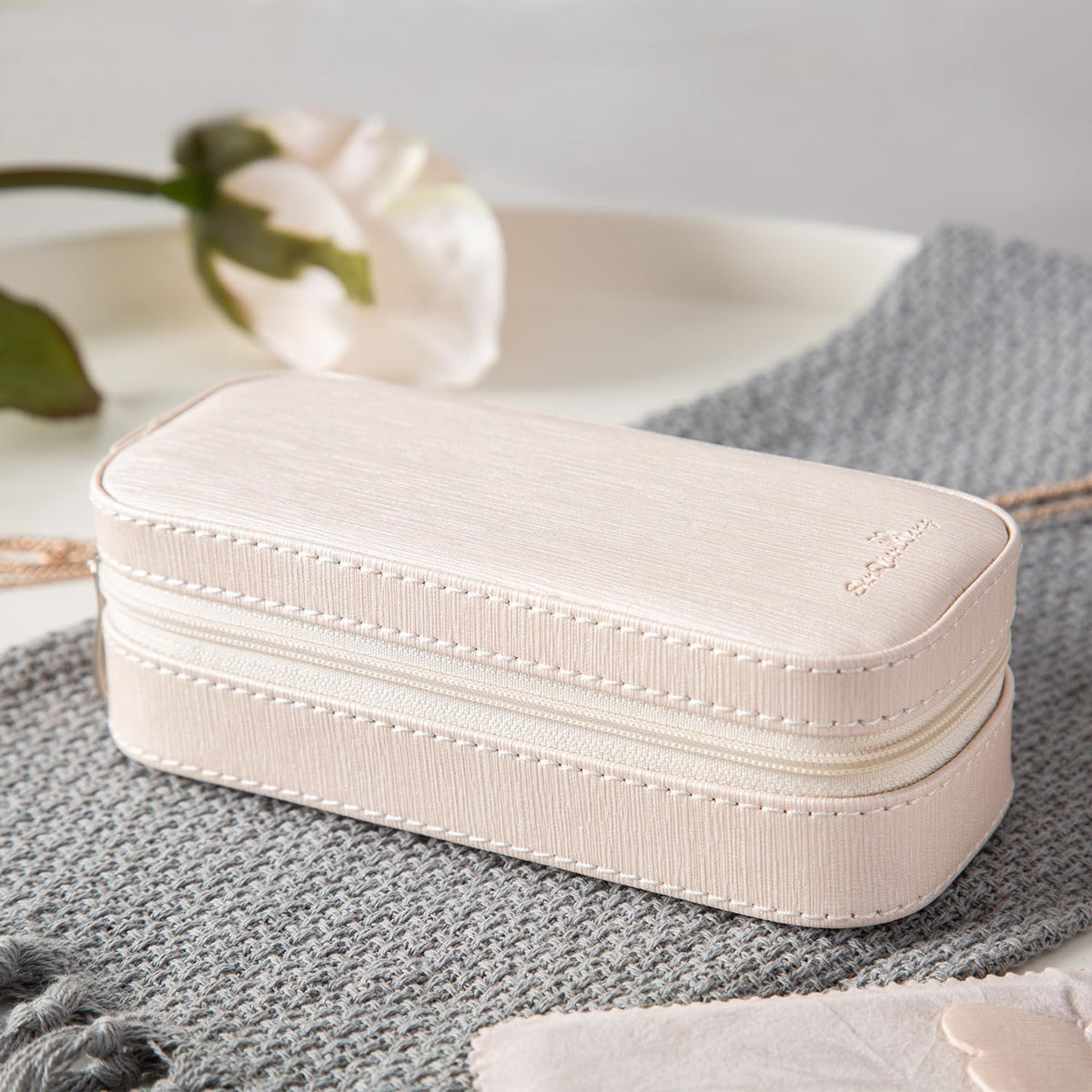 Small Travel Jewelry Organizers Box for Women with PU Leather Portable | Mini Jewelry Case with Compartments for Necklace Rings Earrings,Luxury Giftable Boxes Gifts