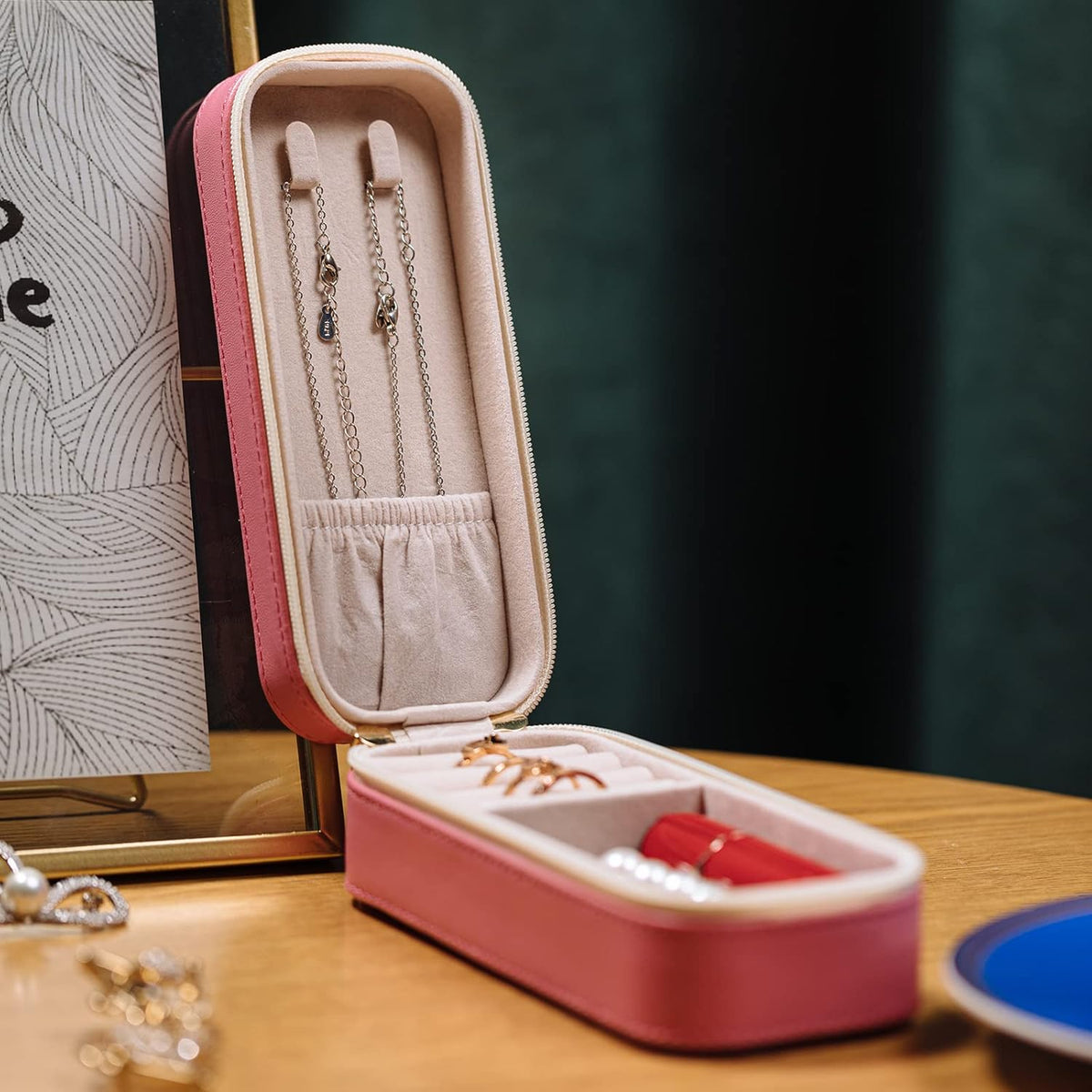 Small Travel Jewelry Organizers Box for Women with PU Leather Portable | Mini Jewelry Case with Compartments for Necklace Rings Earrings,Luxury Giftable Boxes Gifts