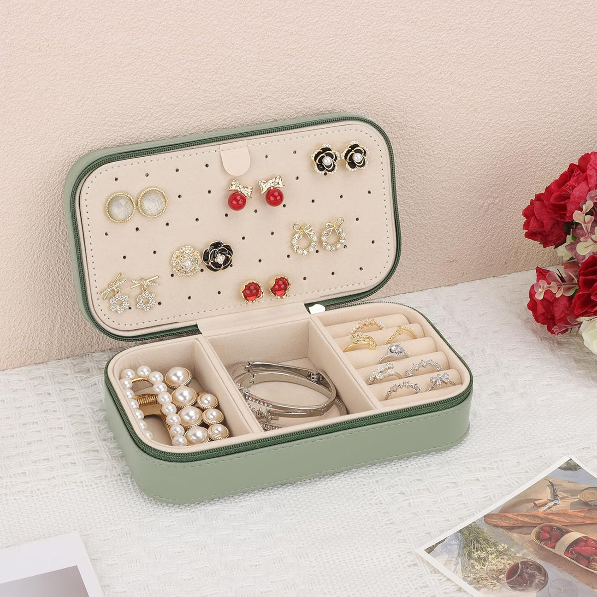 Travel Jewelry Box, PU Leather Portable Jewelry Case, Small Jewelry Boxes for Gifts, Travel Jewelry Organizer for Women Rings Earrings Necklaces Bracelets (Gray)