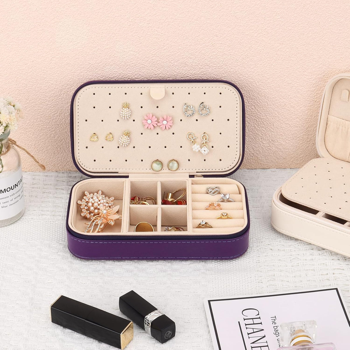 Travel Jewelry Box, PU Leather Portable Jewelry Case, Small Jewelry Boxes for Gifts, Travel Jewelry Organizer for Women Rings Earrings Necklaces Bracelets (Gray)