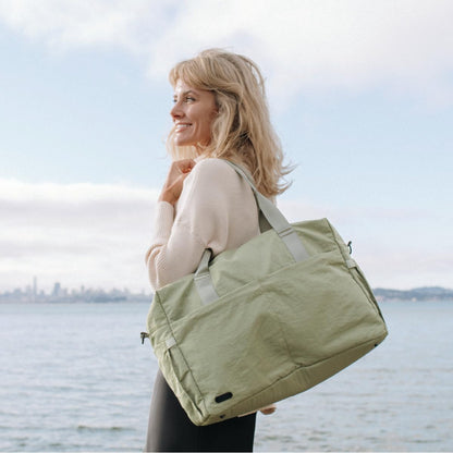 Austin Carry-On Travel Duffel Bag for Women, 18” Weekender Bag with Laptop Sleeve, Durable Material, and Trolley Sleeve, Ideal for Work, Gym, and Overnight Trips (Natural)