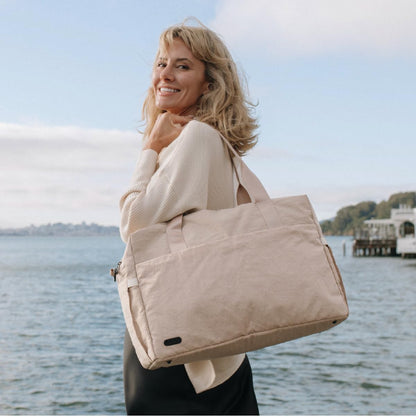Austin Carry-On Travel Duffel Bag for Women, 18” Weekender Bag with Laptop Sleeve, Durable Material, and Trolley Sleeve, Ideal for Work, Gym, and Overnight Trips (Natural)