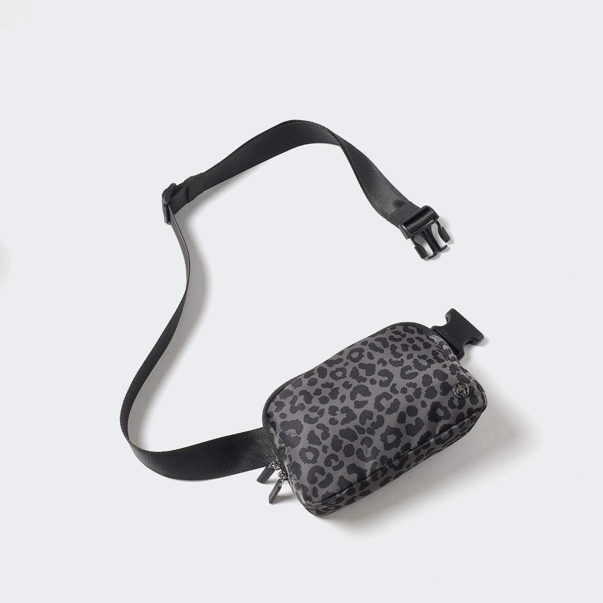 Two Way Zipper Fanny Pack Nylon Everywhere Belt Bag for Women, Water Repellent Waist Packs, Crossbody Bags with Adjustable Strap (Black).