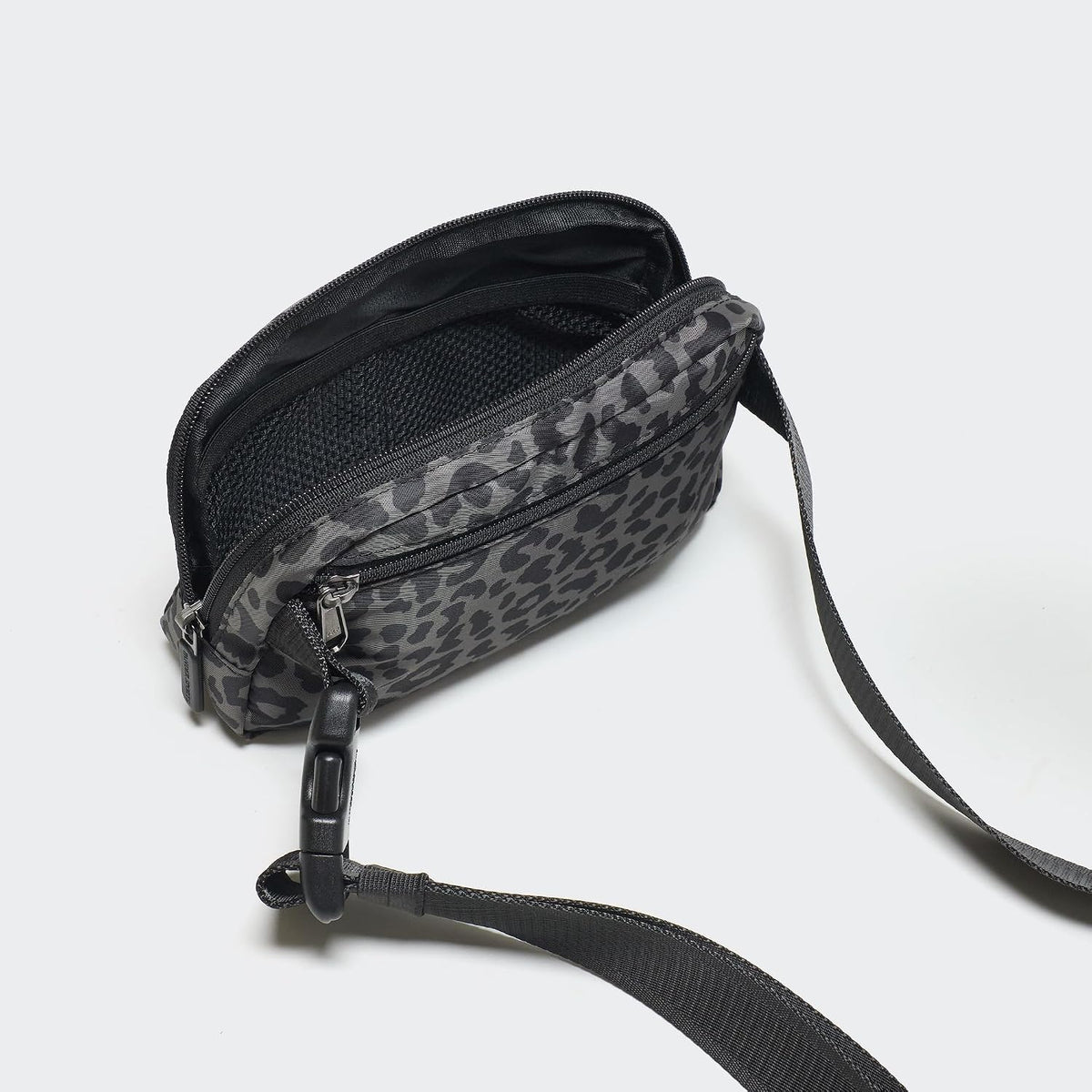 Two Way Zipper Fanny Pack Nylon Everywhere Belt Bag for Women, Water Repellent Waist Packs, Crossbody Bags with Adjustable Strap (Black).