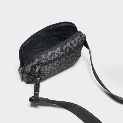 Two Way Zipper Fanny Pack Nylon Everywhere Belt Bag for Women, Water Repellent Waist Packs, Crossbody Bags with Adjustable Strap (Black).