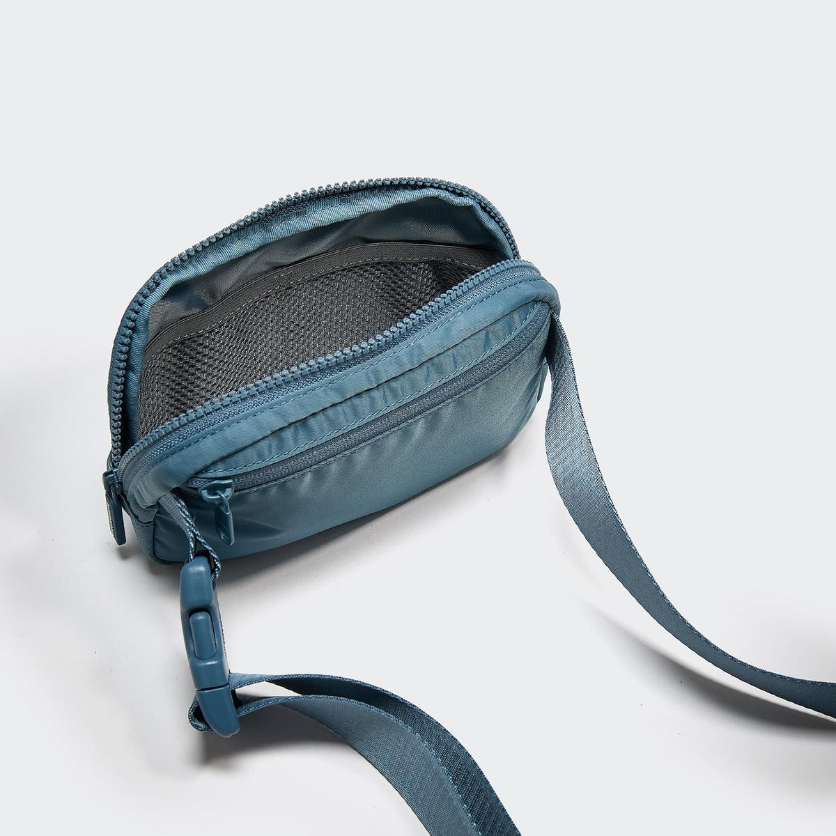 Two Way Zipper Fanny Pack Nylon Everywhere Belt Bag for Women, Water Repellent Waist Packs, Crossbody Bags with Adjustable Strap (Black).