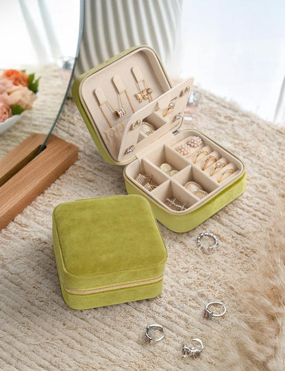 Travel Jewelry Case Small Jewelry Box Jewelry Organizer Storage Case Portable PU Leather Mini Jewelry Travel Case for Girls Womens Earring, Necklace, Rings,Bracelets