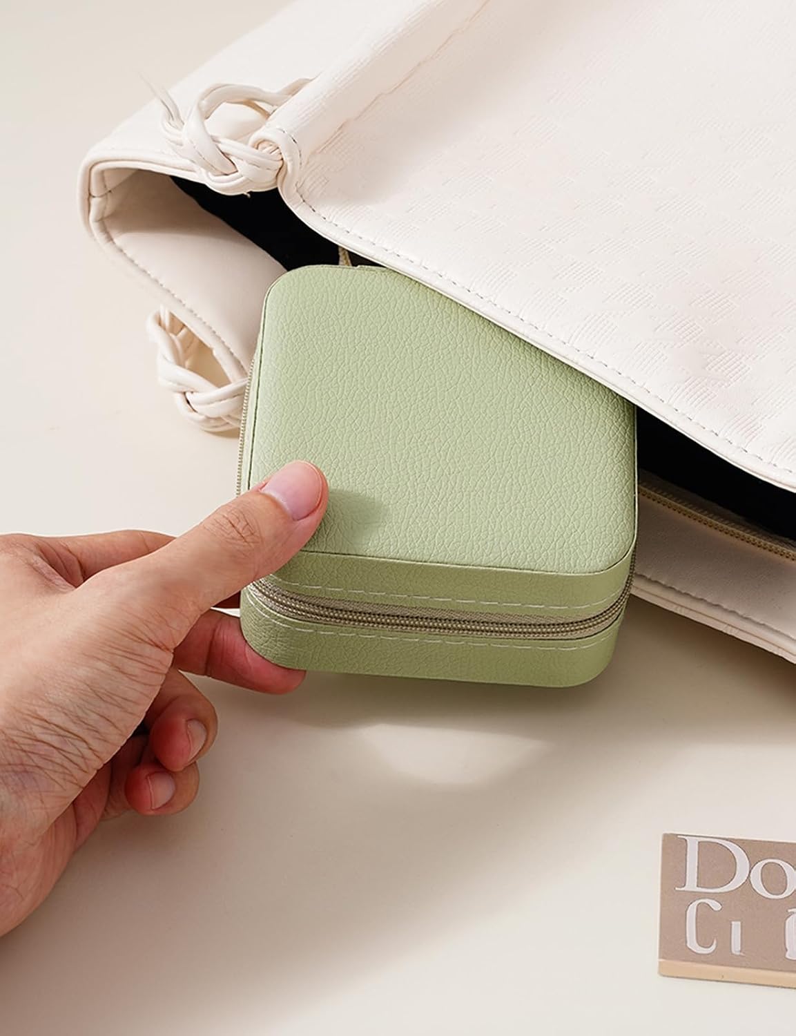 Travel Jewelry Case Small Jewelry Box Jewelry Organizer Storage Case Portable PU Leather Mini Jewelry Travel Case for Girls Womens Earring, Necklace, Rings,Bracelets