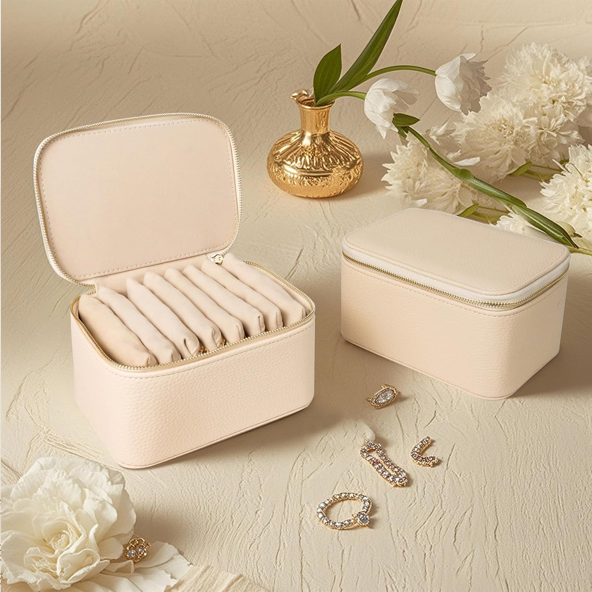 Travel Jewelry Case, Small Travel Jewelry Box with 6 Velvet Jewelry Bag Mini Pouch, Portable Travel Jewelry Organizer for Rings Earrings Necklaces, Beauty Gifts for Women Girls (Beige)