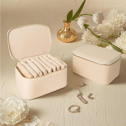 Travel Jewelry Case, Small Travel Jewelry Box with 6 Velvet Jewelry Bag Mini Pouch, Portable Travel Jewelry Organizer for Rings Earrings Necklaces, Beauty Gifts for Women Girls (Beige)
