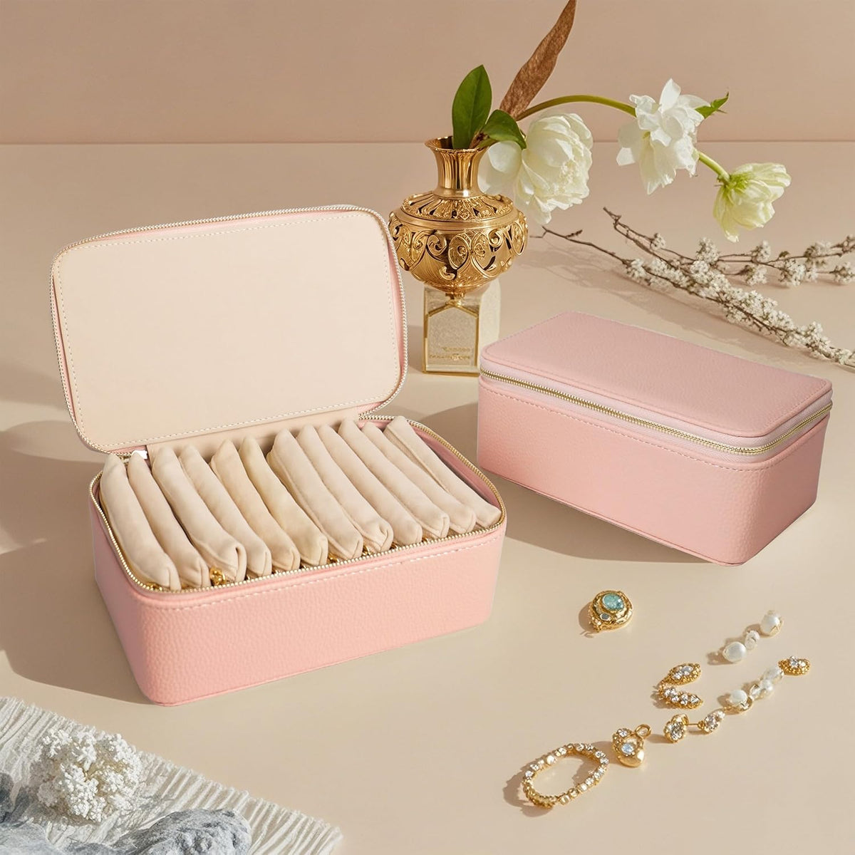 Travel Jewelry Case, Small Travel Jewelry Box with 6 Velvet Jewelry Bag Mini Pouch, Portable Travel Jewelry Organizer for Rings Earrings Necklaces, Beauty Gifts for Women Girls (Beige)