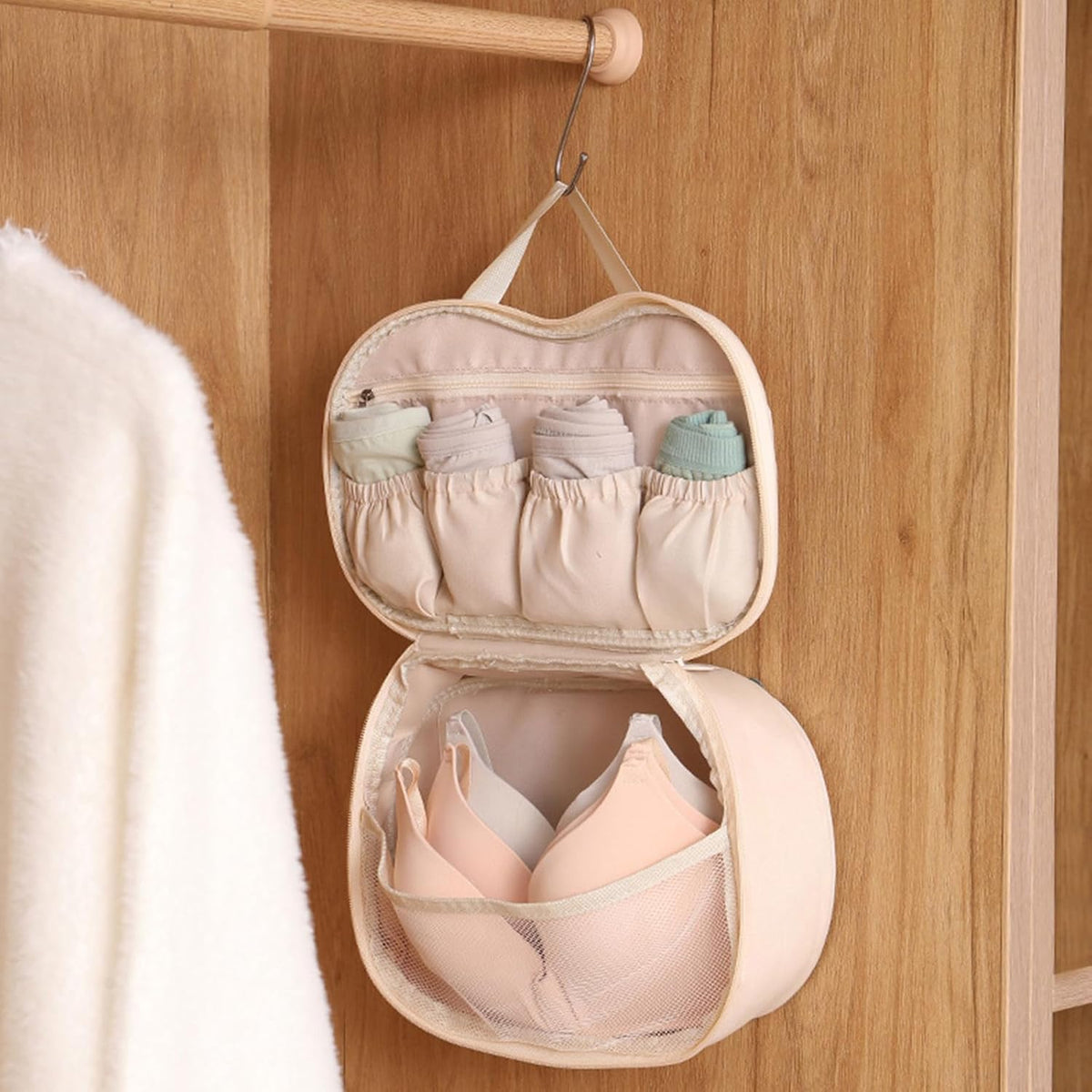 Portable Multi-Compartment Bras Underwear Holder Breathable Fabric Travel with Foldable Design Holiday Accessories Bra Storage Organizers