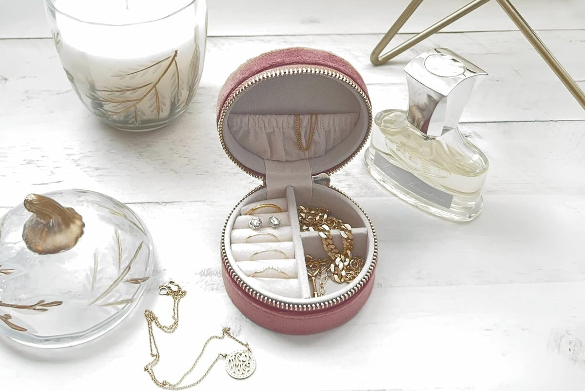 Travel Jewelry Box Organizer Velvet Travel Case With Mirror Rings Earrings Necklaces Storage Organizer Box (Red)