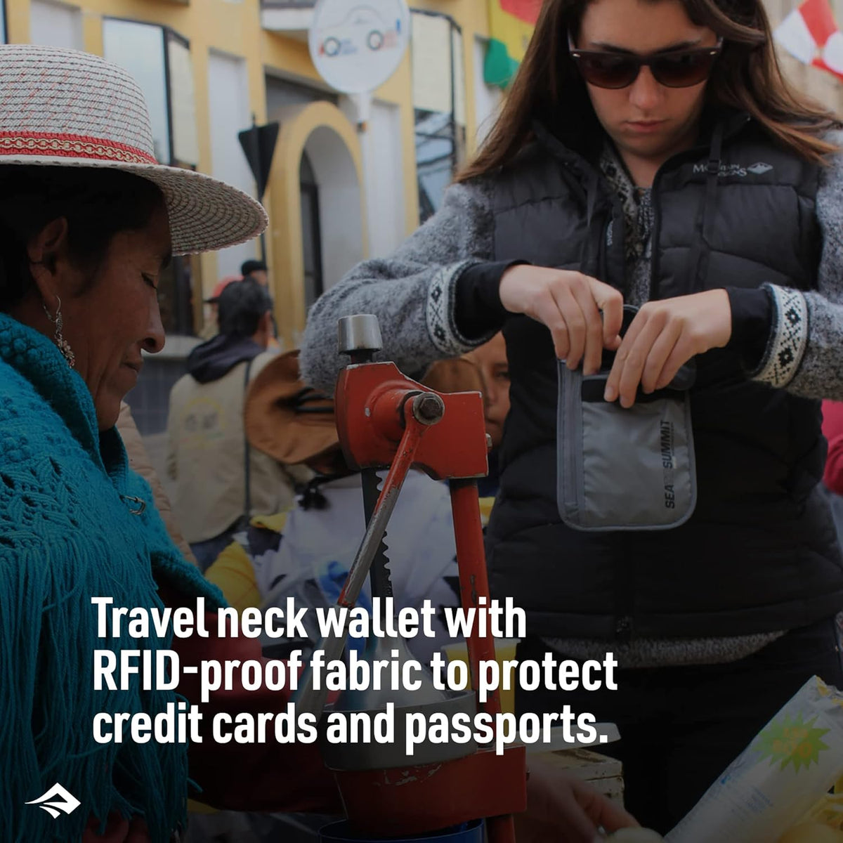 Travelling Light Neck Pouch RFID