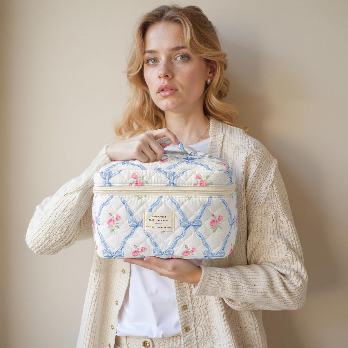 Large Quilted Makeup Bags for Women, Cute Cotton Travel Cosmetic Bags with Handle, Gifts for Bridesmaids, Portable Coquette Floral Make up Bag, Toiletry Cosmetic Bag