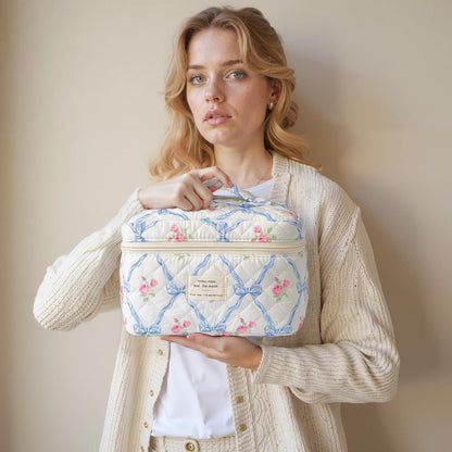 Large Quilted Makeup Bags for Women, Cute Cotton Travel Cosmetic Bags with Handle, Gifts for Bridesmaids, Portable Coquette Floral Make up Bag, Toiletry Cosmetic Bag