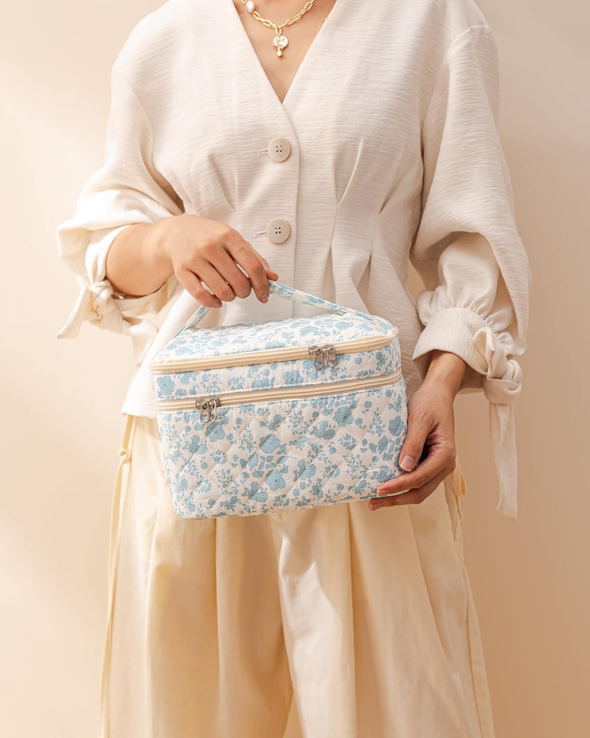 Large Quilted Makeup Bags for Women, Cute Cotton Travel Cosmetic Bags with Handle, Gifts for Bridesmaids, Portable Coquette Floral Make up Bag, Toiletry Cosmetic Bag