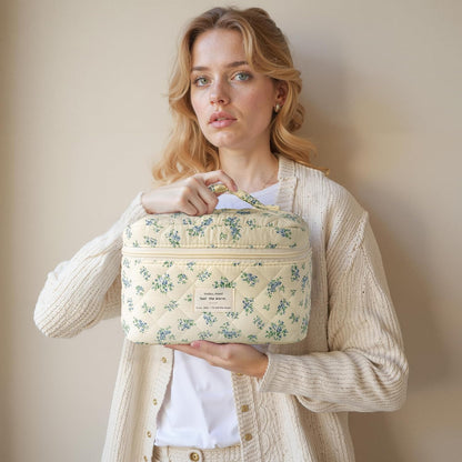 Large Quilted Makeup Bags for Women, Cute Cotton Travel Cosmetic Bags with Handle, Gifts for Bridesmaids, Portable Coquette Floral Make up Bag, Toiletry Cosmetic Bag