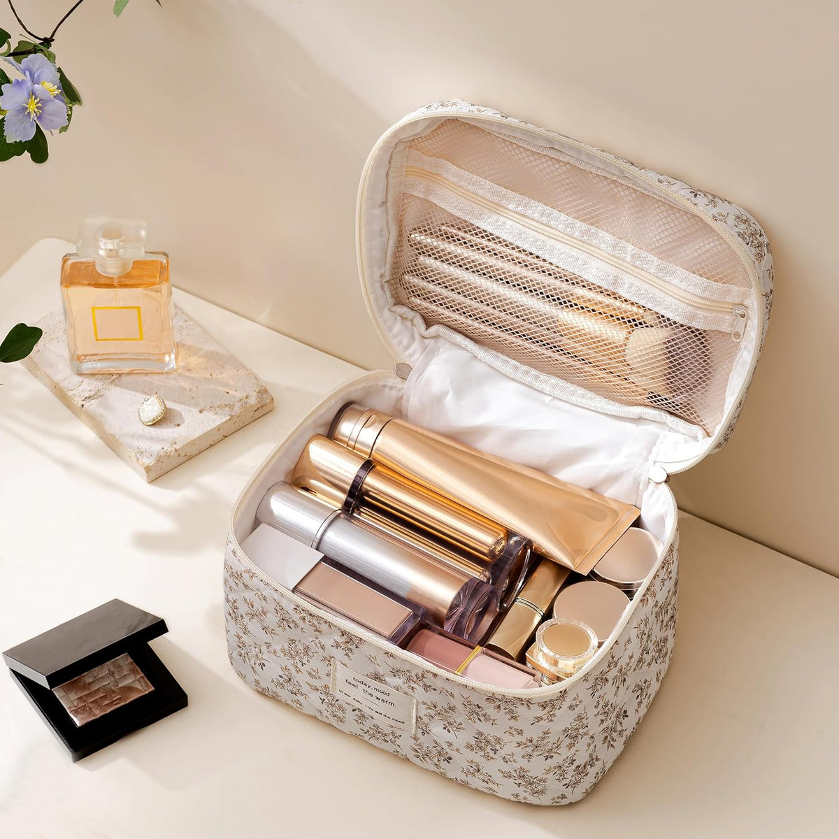 Large Quilted Makeup Bags for Women, Cute Cotton Travel Cosmetic Bags with Handle, Gifts for Bridesmaids, Portable Coquette Floral Make up Bag, Toiletry Cosmetic Bag