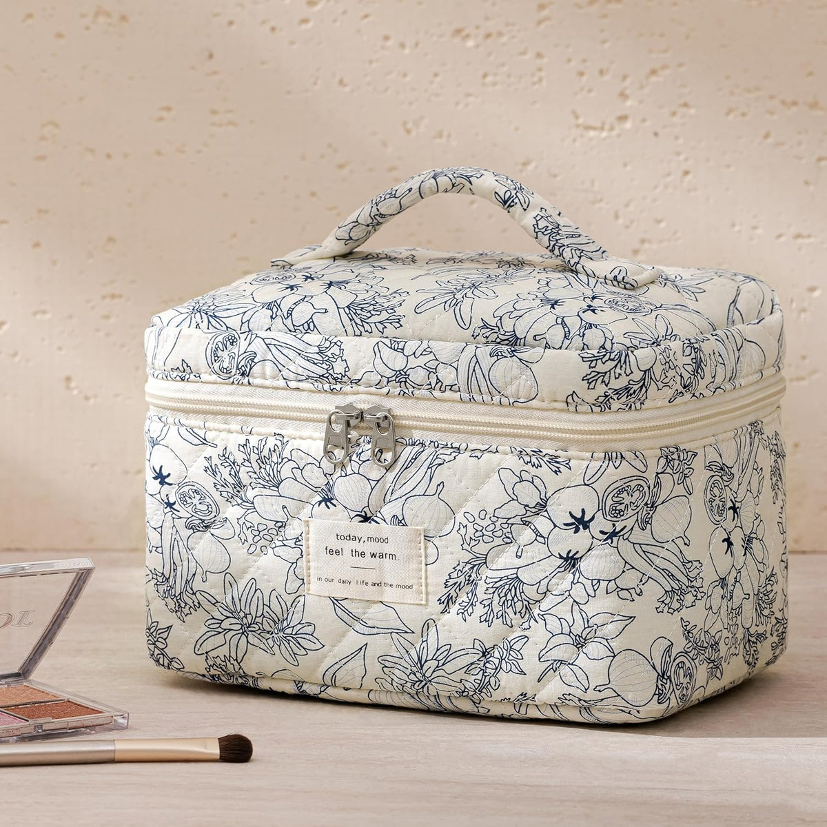 Large Quilted Makeup Bags for Women, Cute Cotton Travel Cosmetic Bags with Handle, Gifts for Bridesmaids, Portable Coquette Floral Make up Bag, Toiletry Cosmetic Bag
