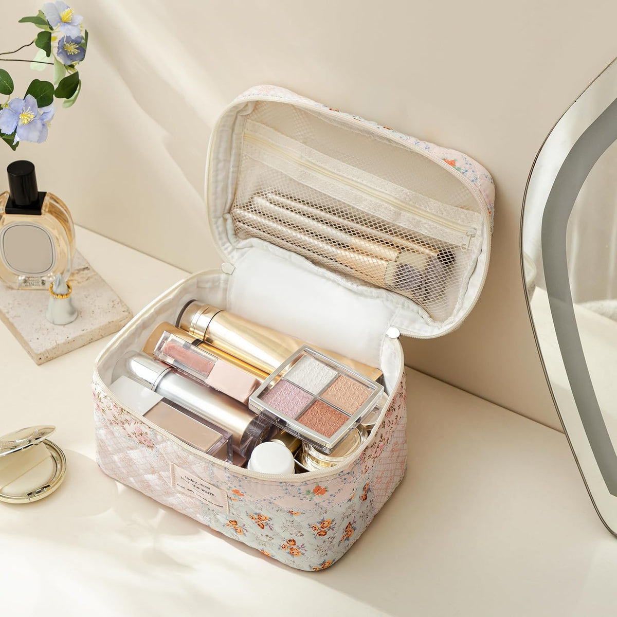 Large Quilted Makeup Bags for Women, Cute Cotton Travel Cosmetic Bags with Handle, Gifts for Bridesmaids, Portable Coquette Floral Make up Bag, Toiletry Cosmetic Bag