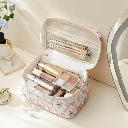 Large Quilted Makeup Bags for Women, Cute Cotton Travel Cosmetic Bags with Handle, Gifts for Bridesmaids, Portable Coquette Floral Make up Bag, Toiletry Cosmetic Bag