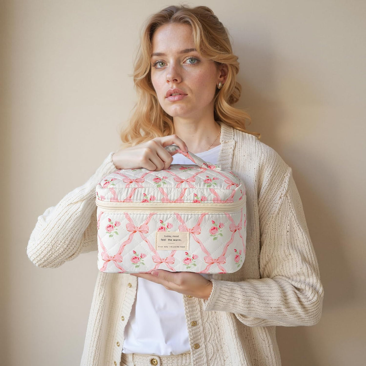 Large Quilted Makeup Bags for Women, Cute Cotton Travel Cosmetic Bags with Handle, Gifts for Bridesmaids, Portable Coquette Floral Make up Bag, Toiletry Cosmetic Bag