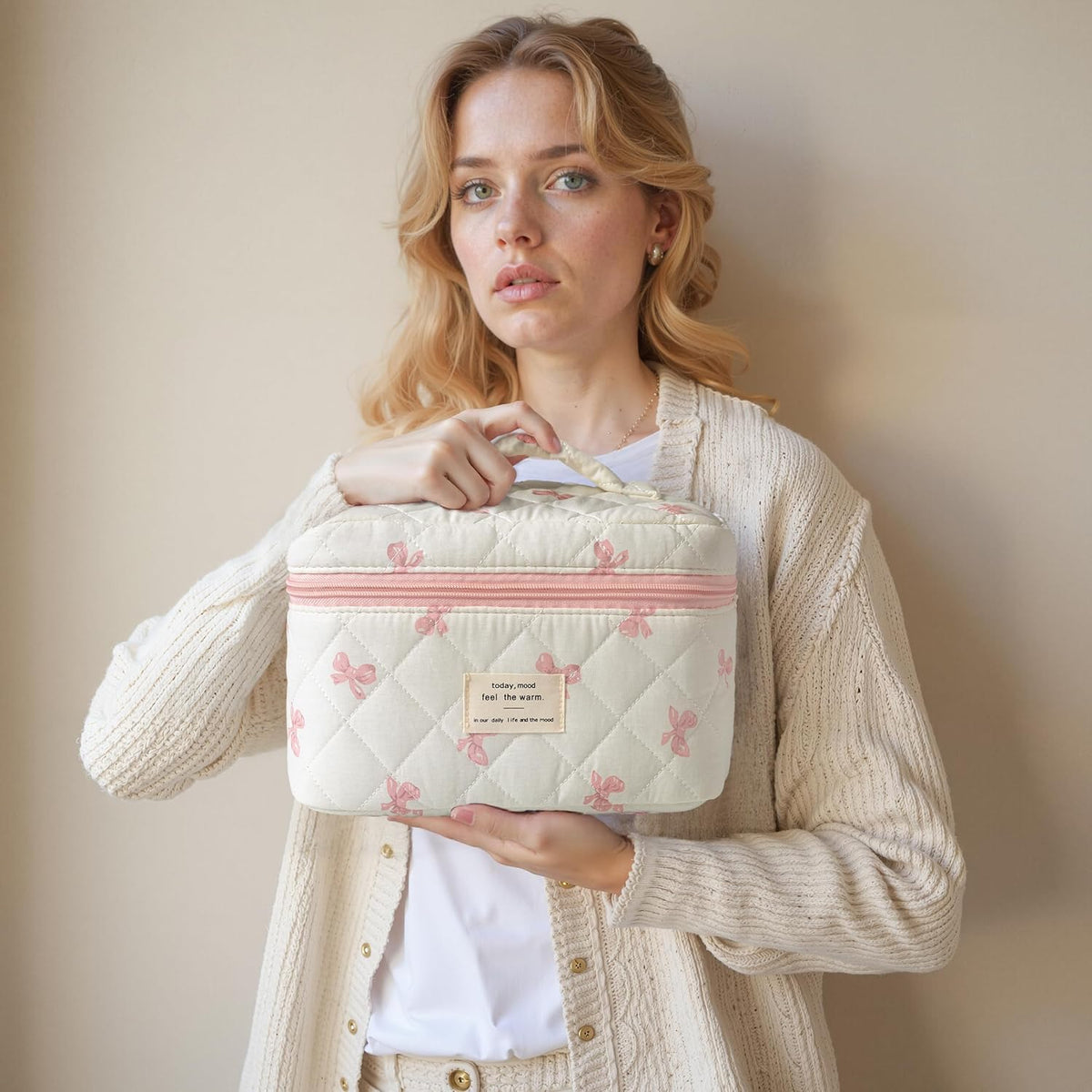 Large Quilted Makeup Bags for Women, Cute Cotton Travel Cosmetic Bags with Handle, Gifts for Bridesmaids, Portable Coquette Floral Make up Bag, Toiletry Cosmetic Bag
