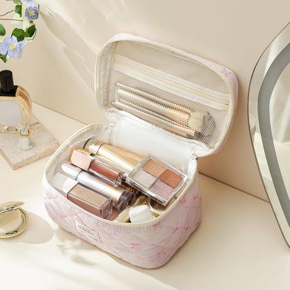 Large Quilted Makeup Bags for Women, Cute Cotton Travel Cosmetic Bags with Handle, Gifts for Bridesmaids, Portable Coquette Floral Make up Bag, Toiletry Cosmetic Bag
