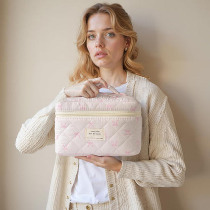 Large Quilted Makeup Bags for Women, Cute Cotton Travel Cosmetic Bags with Handle, Gifts for Bridesmaids, Portable Coquette Floral Make up Bag, Toiletry Cosmetic Bag