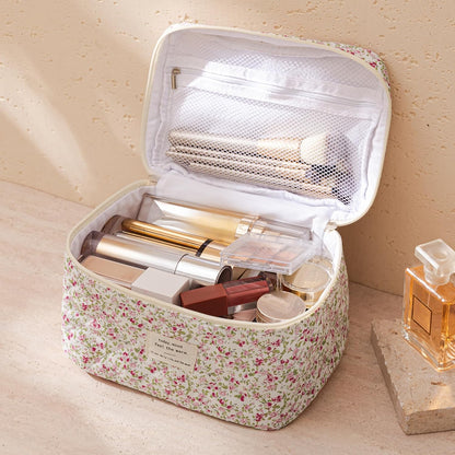 Large Quilted Makeup Bags for Women, Cute Cotton Travel Cosmetic Bags with Handle, Gifts for Bridesmaids, Portable Coquette Floral Make up Bag, Toiletry Cosmetic Bag