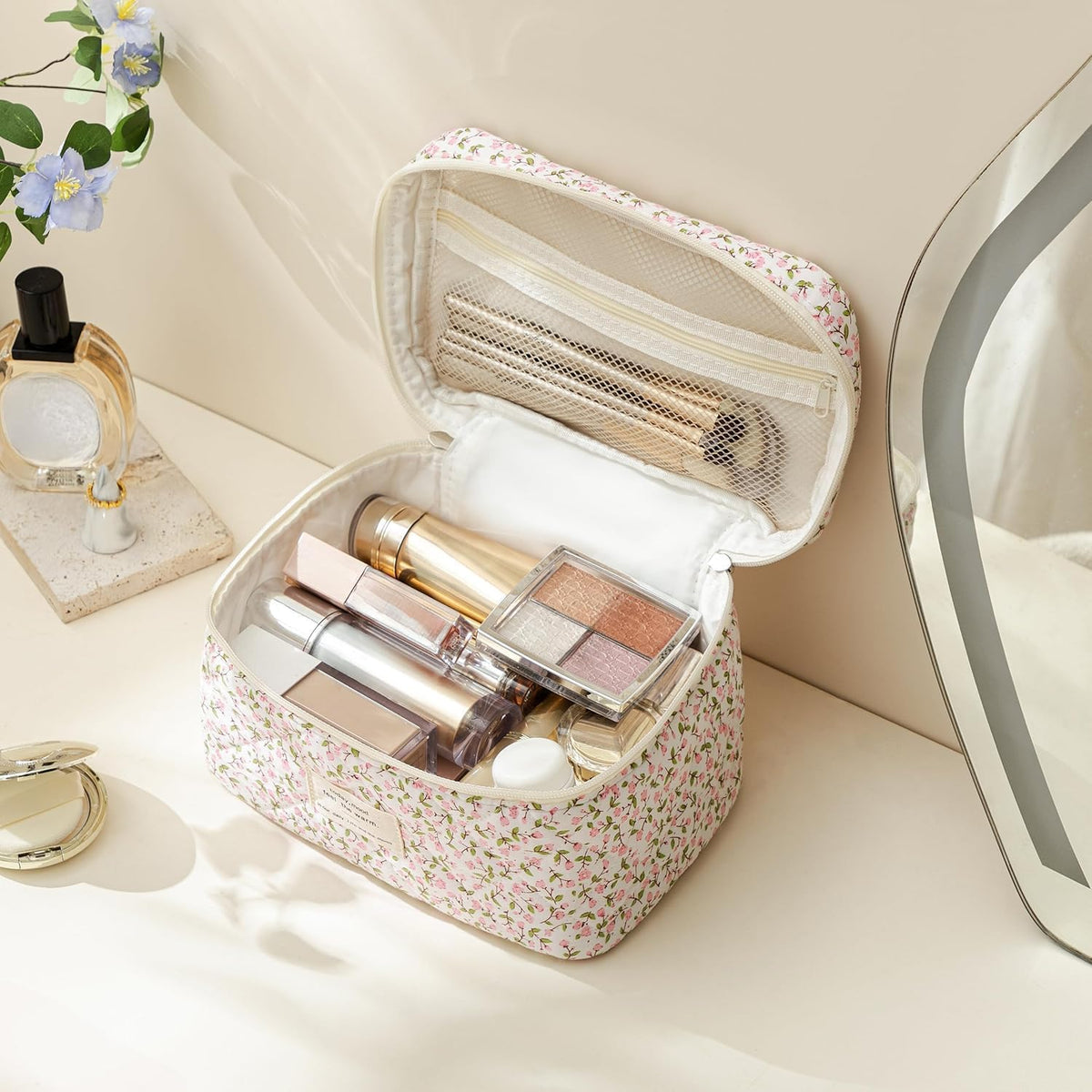 Large Quilted Makeup Bags for Women, Cute Cotton Travel Cosmetic Bags with Handle, Gifts for Bridesmaids, Portable Coquette Floral Make up Bag, Toiletry Cosmetic Bag