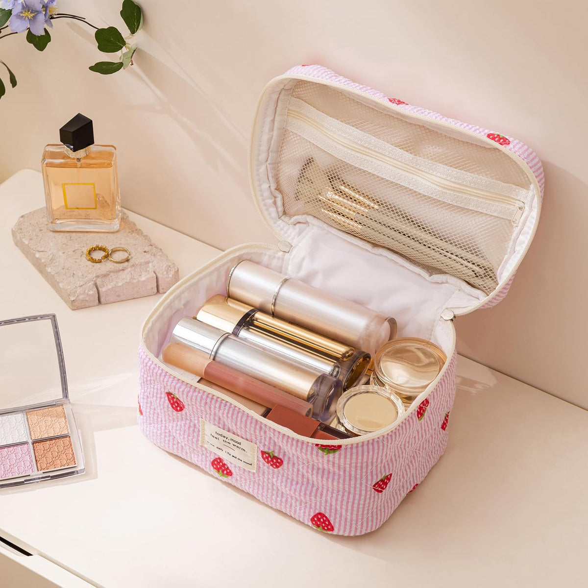 Large Quilted Makeup Bags for Women, Cute Cotton Travel Cosmetic Bags with Handle, Gifts for Bridesmaids, Portable Coquette Floral Make up Bag, Toiletry Cosmetic Bag