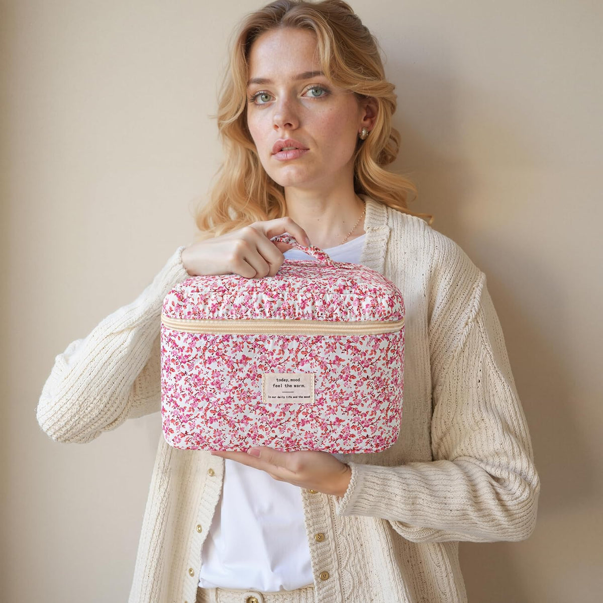 Large Quilted Makeup Bags for Women, Cute Cotton Travel Cosmetic Bags with Handle, Gifts for Bridesmaids, Portable Coquette Floral Make up Bag, Toiletry Cosmetic Bag